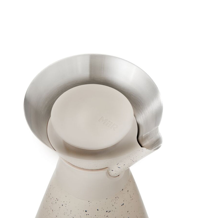 new-standard-carafe-q2 WebPDP-33oz_New_Standard_Carafe_Desert_Tan_Speckle_Studio__CAR1SVOS224_45_Lid_On.jpg